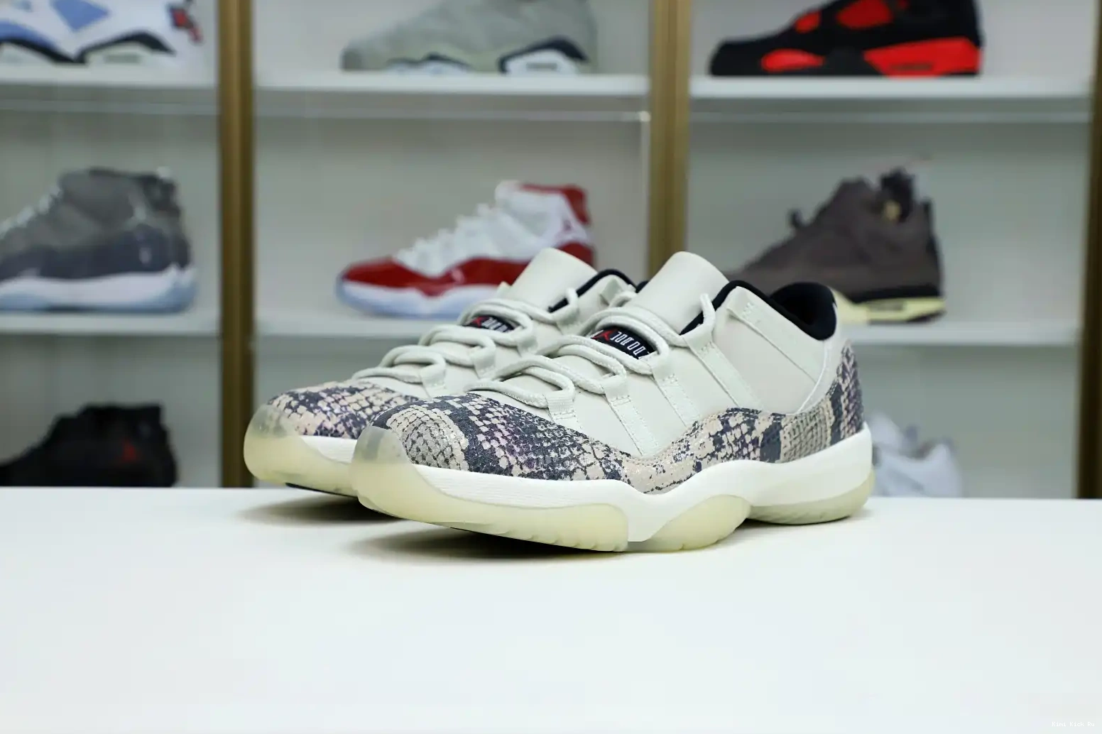 Kimikick BONE AIR SNAKESKIN LIGHT LOW 11 JORDAN 0419